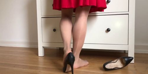 RIPPED PANTYHOSE DRAMA QUEEN FOOTJOB (By Jossie Fox )