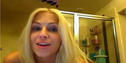 Two hot chicks messing around on webcam (Yulia Blondy)