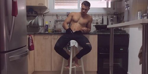Hot Arik Israeli muscle guy strips and cums 2