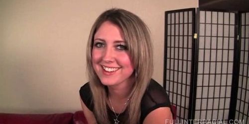 Blonde hottie strips and vibes her peachy cunt