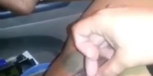 Making my gf squirt in the car by rubbing her clit!