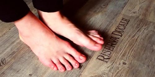 natural feet - foot fetish
