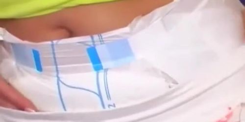 ABDL girl shows off her diaper 