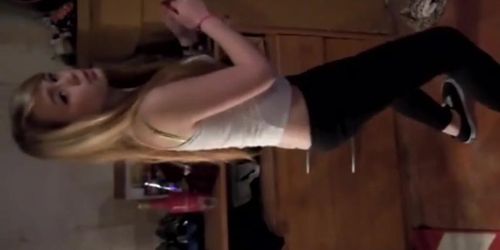 Sweet teen dance sexy