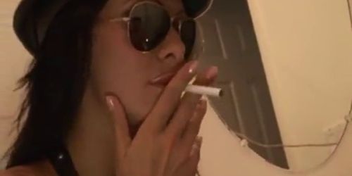 Smoking strapon - video 1