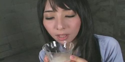 Yuka Osawa geniet van sperma op voedsel