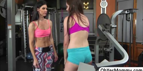 Verocious MILF India Summer hunts teen Bella inside the gym