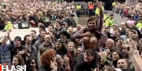 Concert Girl Flashes Her Perfect Boobs