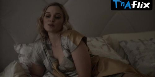 Bella Heathcote Lesbian Scene  in The Man In The High Castle