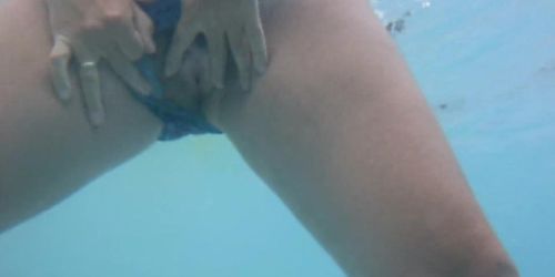 My wife pees underwater in the Aegean