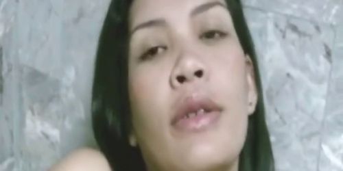 Crazy Asian Girl Masturbating And Squirt In The Bathtub