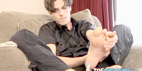 TOE ORGASMS - Skinny twink massages his feet and strokes massive dick