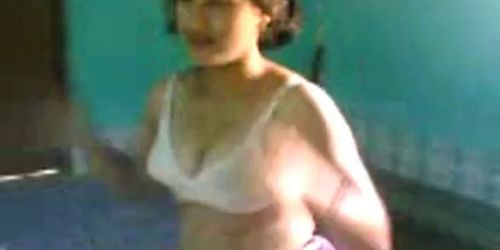 Smiley indian gf strips - video 1