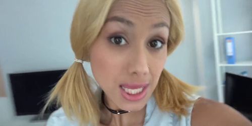 Beauty-Angels.com - Veronica Leal - Blonde with a camera