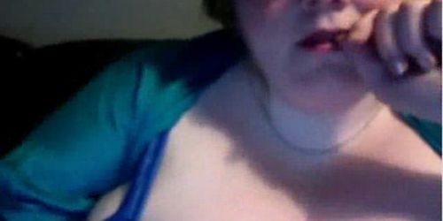 Caliente bbw burlas con enormes tetas y escote