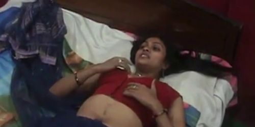 Desi Aunty Getting Ready For the Night - video 1