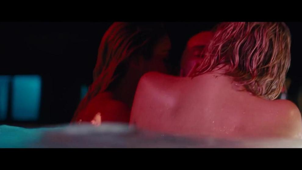 Spring Breakers Sex Scene Vanessa Hudgens And Ashley Benson 