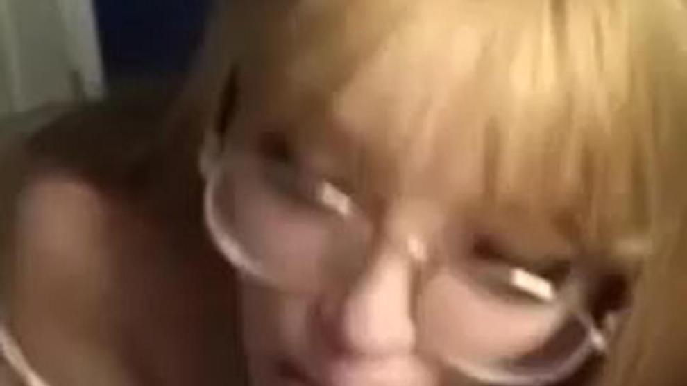 Perros chupando polla