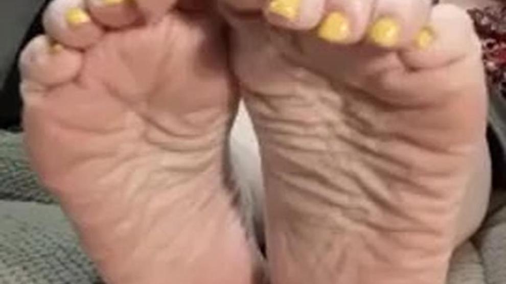 Mature Chubby Feet Tease Porn Videos