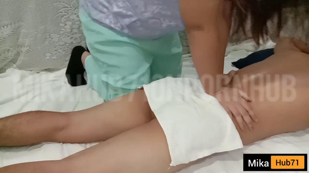 Pinay Massage Therapist Offers Extra Service To Her Client Hidden Cam