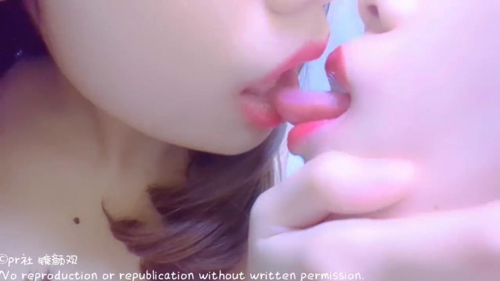 Chinese Lesbian Kiss Porn Videos