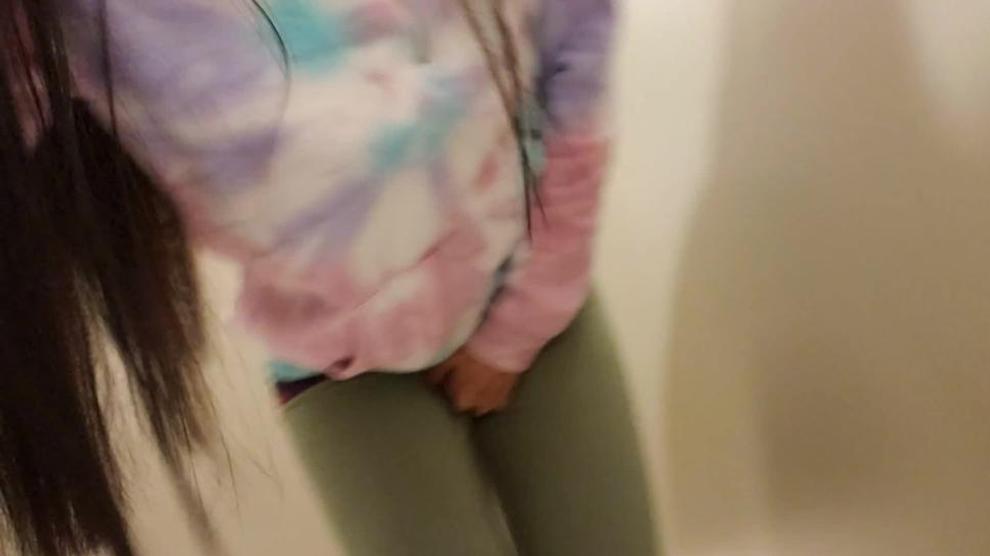 Rear View Piss In The Mall Toilet Porn Videos