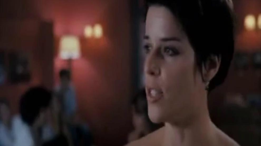 Topless Neve Campbell.