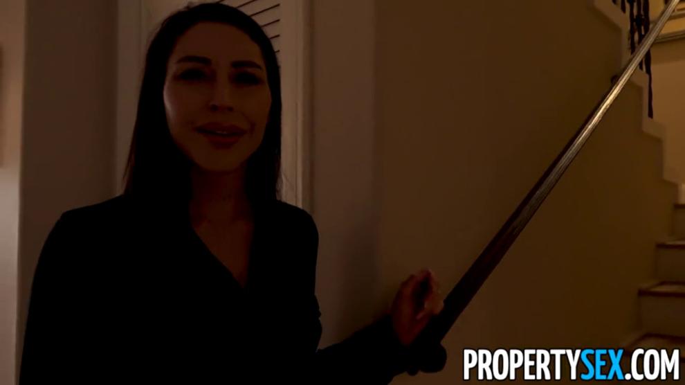 Propertysex Indecisive Homebuyer Plows Good Looking Agent Christiana