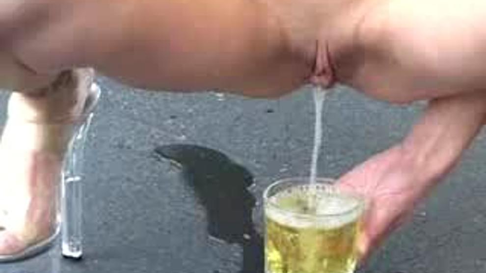 Piss Peeing In A Glas Porn Videos