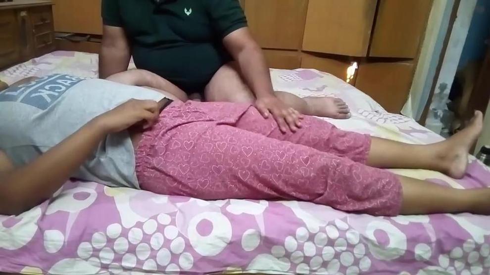 Hot Indian Wife Massaged By Stranger While Husband Shoots Video Porn Videos