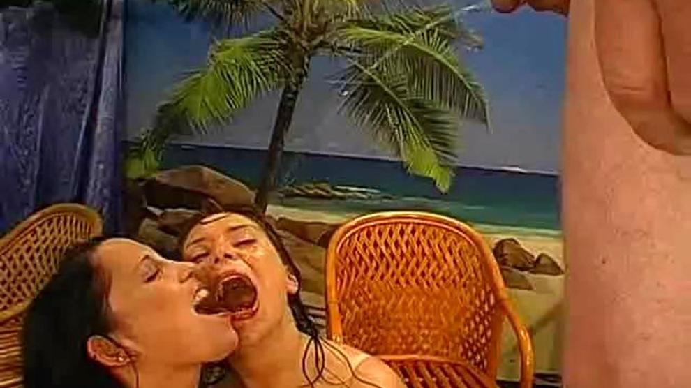 Dolly Naturtitten Pisse Orgasmus