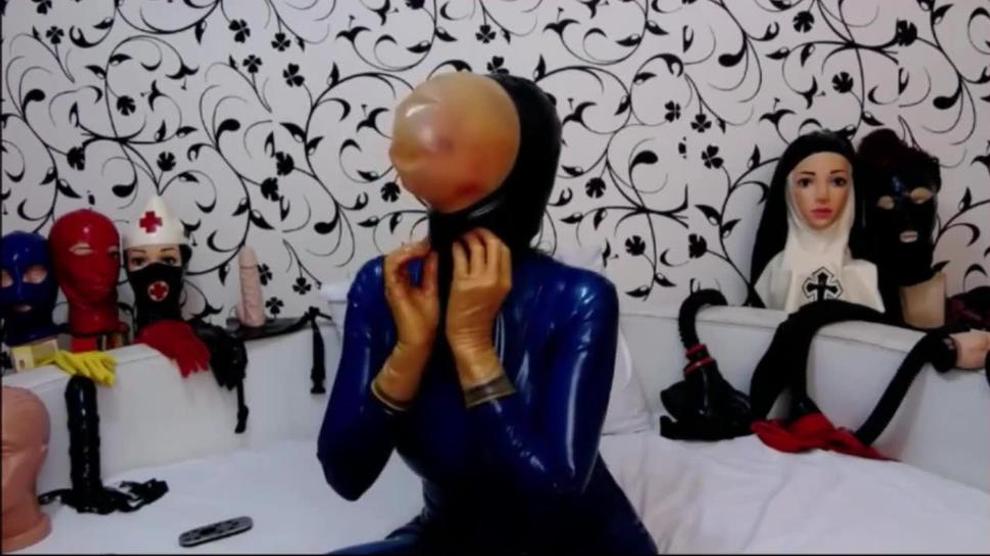 Breathplay In Latex Catsuit Porn Videos