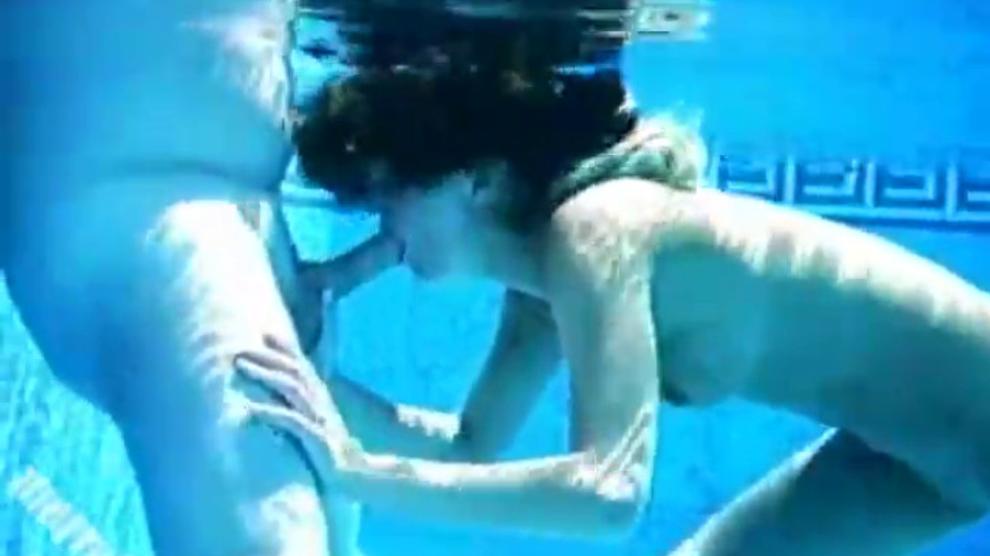 SEX UNDERWATER Porn Videos