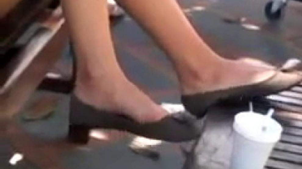 Candid Teen Feet And Legs Shoeplay Dangling Flats Porn Videos