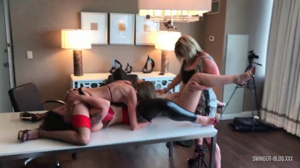 Group pegging lesbo swingers