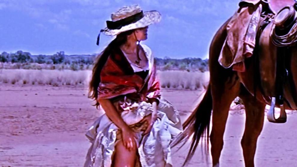 Laura San Giacomo Quigley Down Under Great Look At Her Scratching