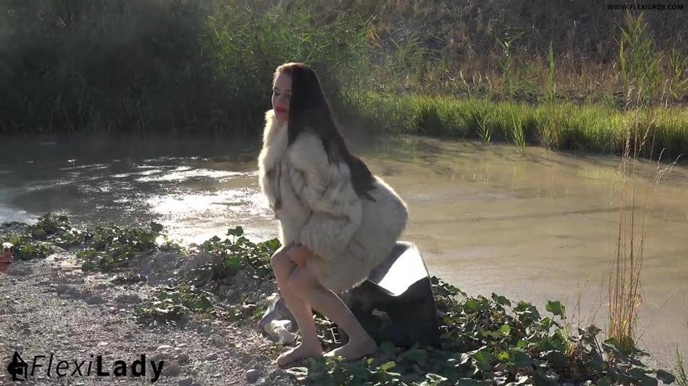 Alina Contortion In Mud Porn Videos