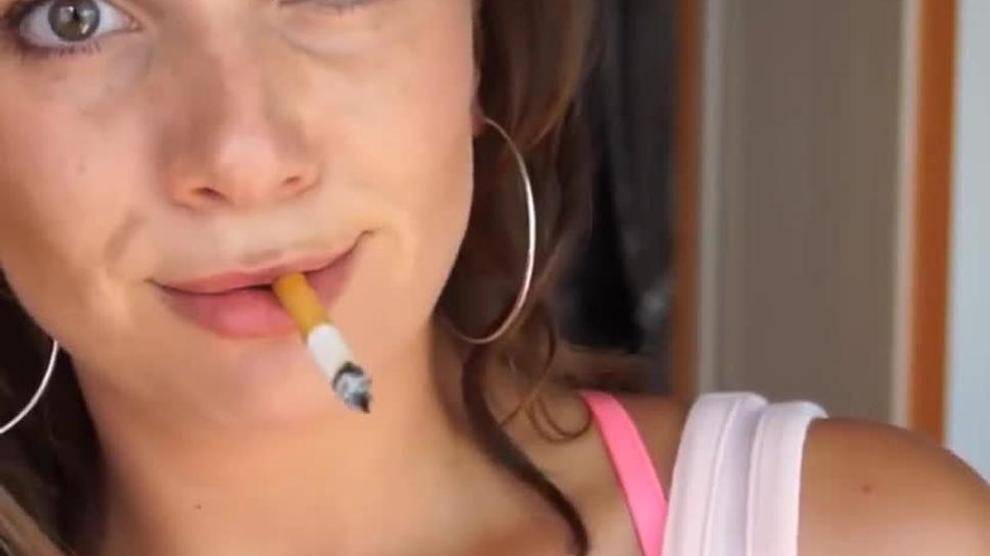 Sexy Smoking Coughing USA ChickClose POV Post WorkoutSmokers