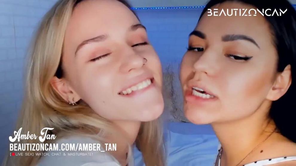 [webcam Show] Real Lesbian Girlfriends Kissing For Hours Porn Videos