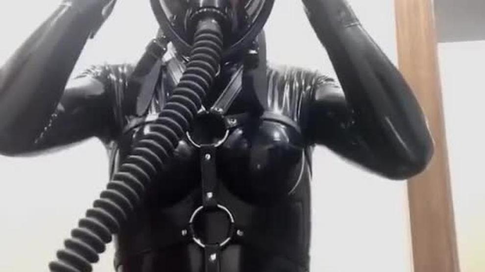 Girl In Latex Wearing Gasmask Porn Videos 6989