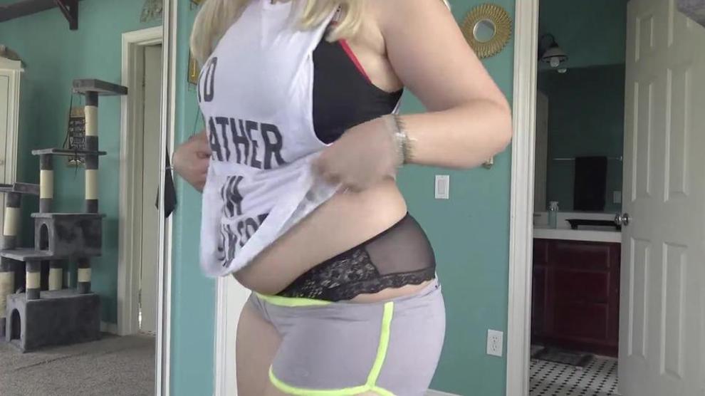 Candii Kayn Trying On Her Old Tight Clothes Hot BBW Por