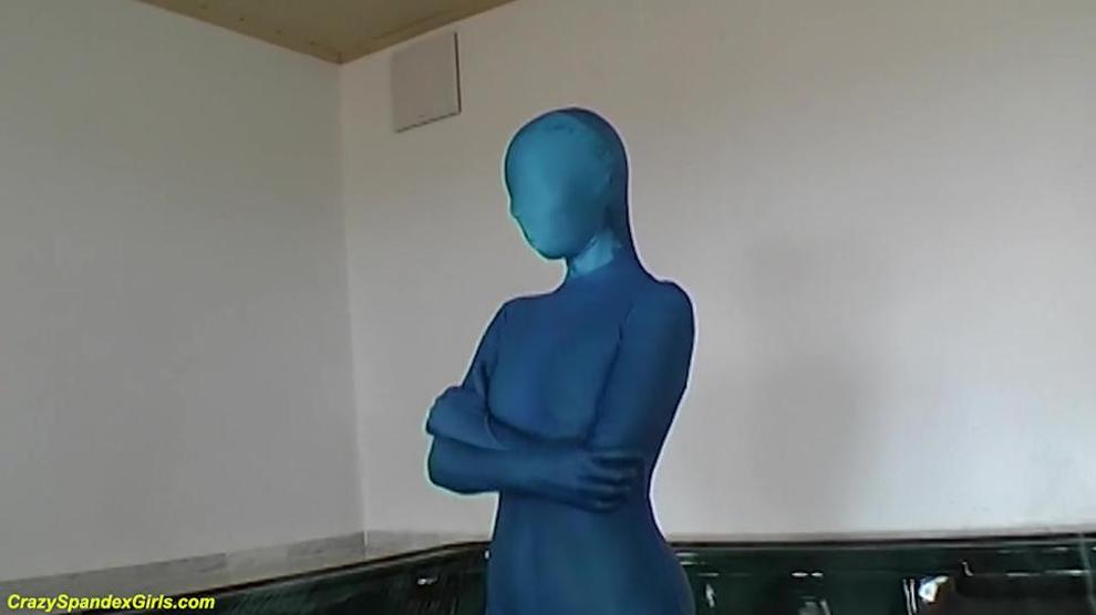 Girl In Blue Zentai Swimming Porn Videos