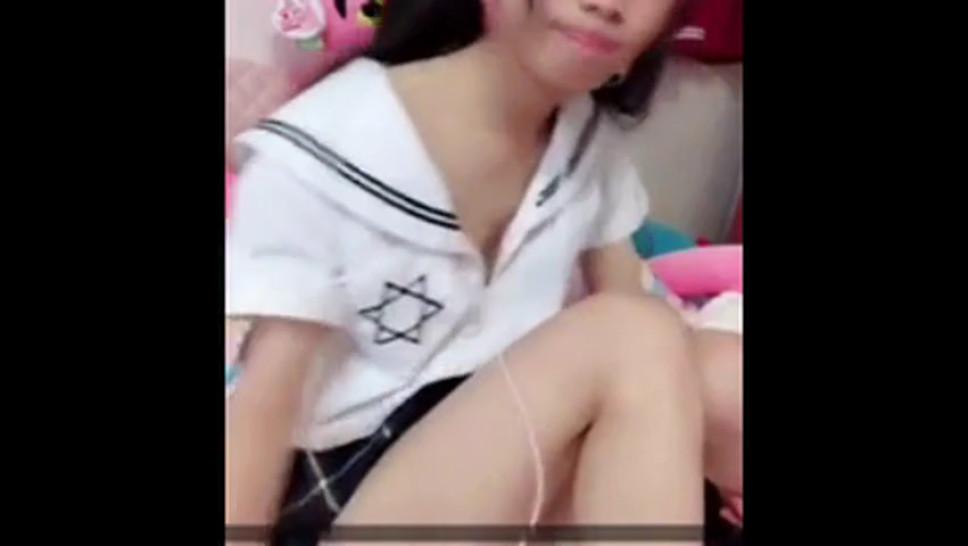 Super Cute Chinese girls dildo masturbation camwhoring