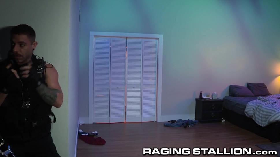 Bounty Hunter Hunks Screw Raw In Fugitive'S Apartment - Ragingstallion