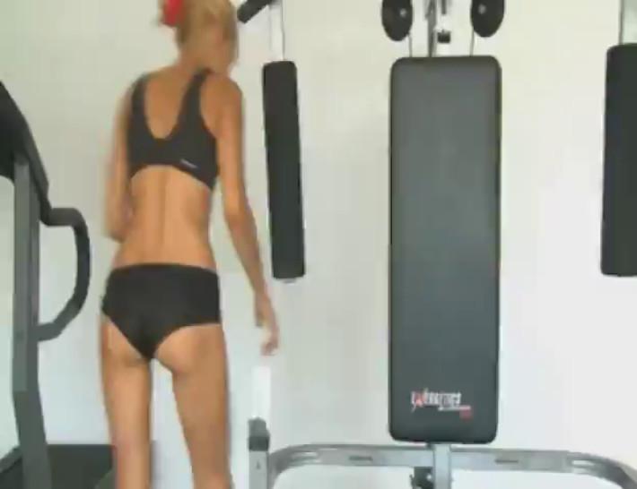 Blonde babe working out in the gym