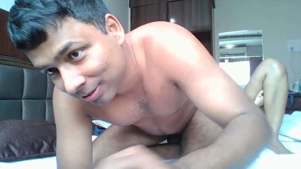 INDIAN COUPLE HOMEMADE VIDEOS LEAKED! - video 2