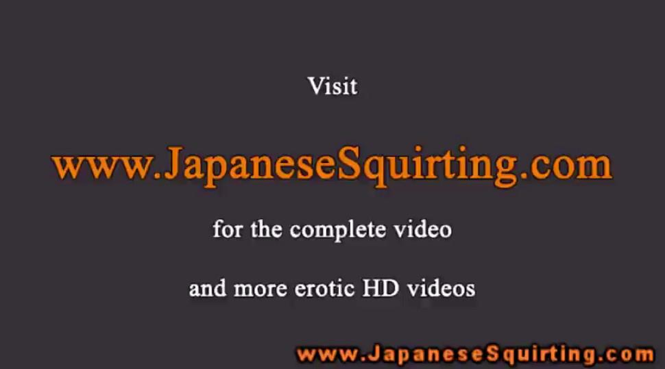 Asian amateur squirts pussy juices