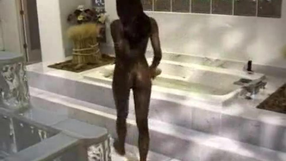 Black Beauty Model Has Sex In Whirlpool