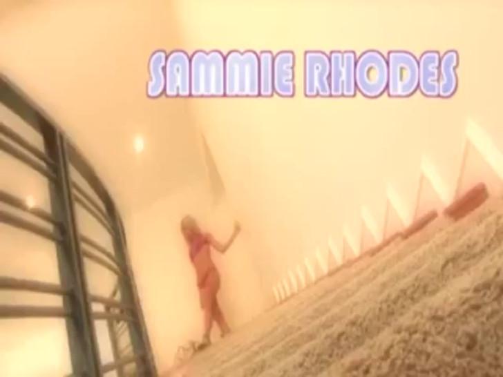 Sammie Rhodes plays with her pussy on the stairs