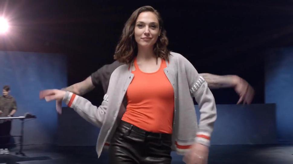 Gal Gadot - Keeping Up With The Joneses - Celeb Pussy Slip!!! Celebrity